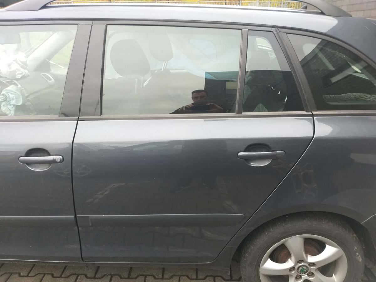 Skoda Fabia 2 5J original Tür hinten links LF8J Anthrazitgrau Kombi Rohbau Bj.2009 Skoda Fabia 2 5J original Tür hinten links LF8J Anthrazitgrau Kombi Rohbau Bj.2009